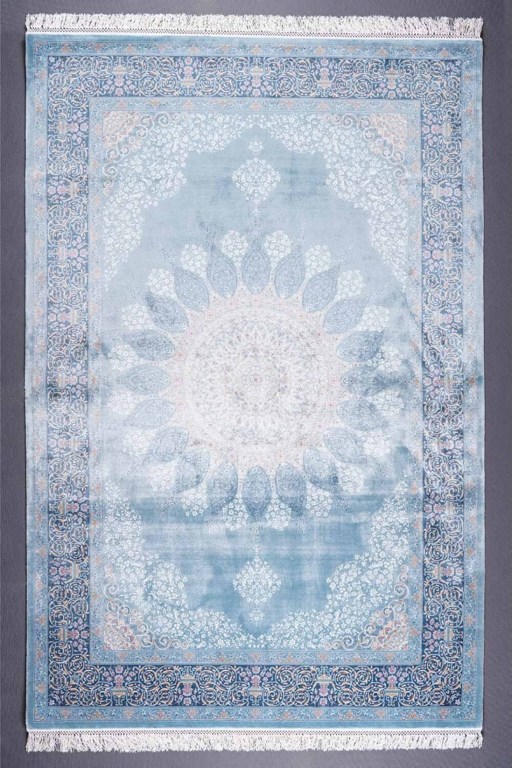 Medallion Blue and White Area Rug Machine made with Silk 6x4 ft