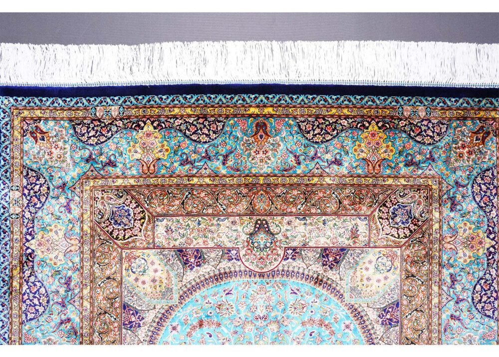 Blue Oriental Area Rug Silk Medallion 3.9x5.9 ft - Rugs 1