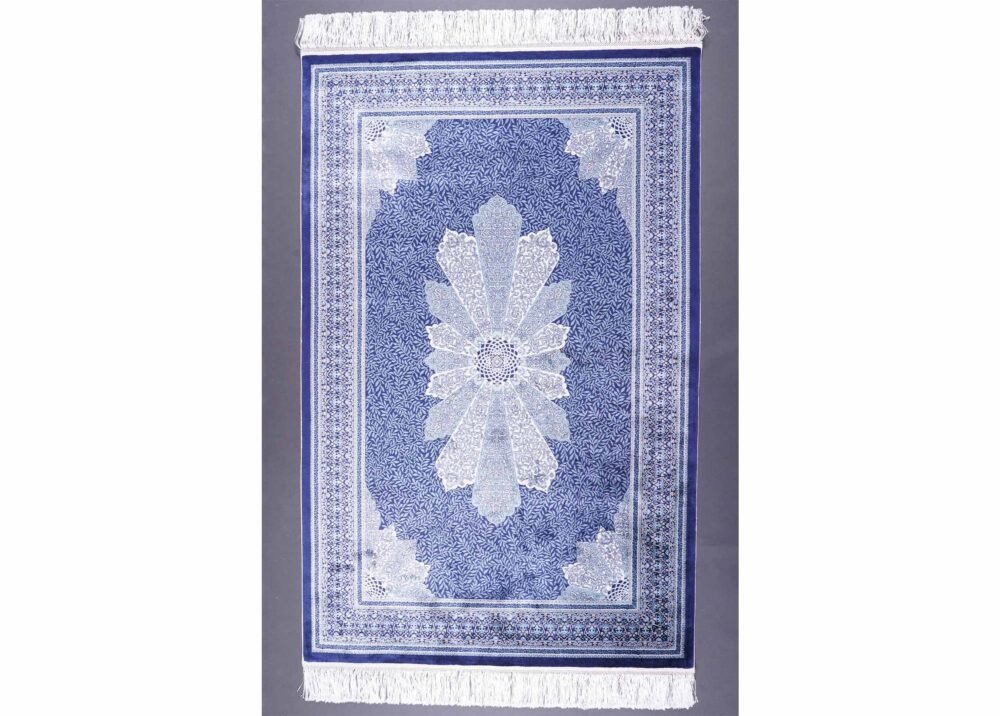 Diomand Medallion Blue and White Area Rug 3.9x5.9 ft Silk - Rugs 1