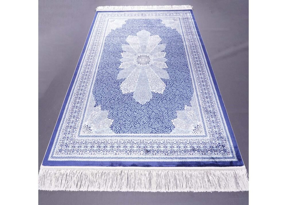 Diomand Medallion Blue and White Area Rug 3.9x5.9 ft Silk - Rugs 1