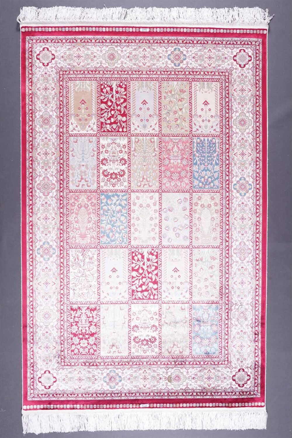 Medallion Silk Red Beige Check Rug 3.9x5.9 ft - Rugs 1