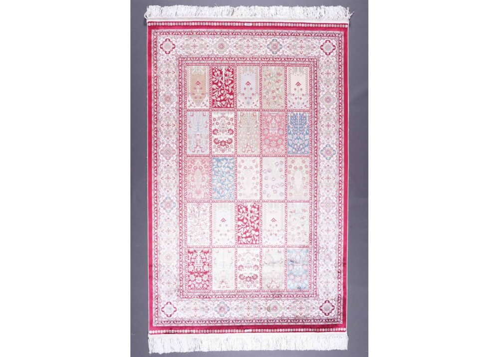 Medallion Silk Red Beige Check Rug 3.9x5.9 ft - Rugs 1