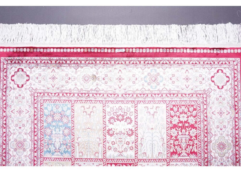 Medallion Silk Red Beige Check Rug 3.9x5.9 ft - Rugs 1