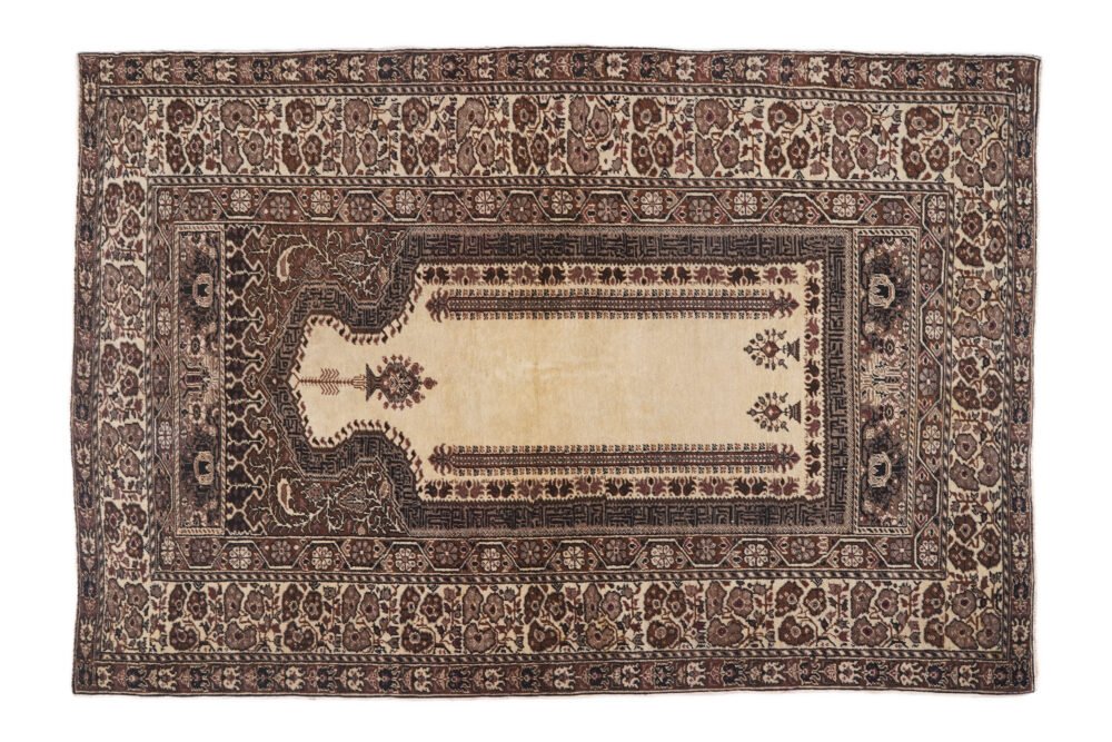 Brown and Beige Carpeta