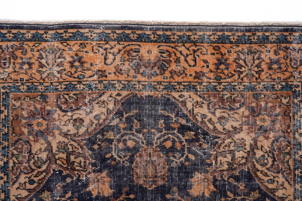 Modern rug with soft beige and ivory tones