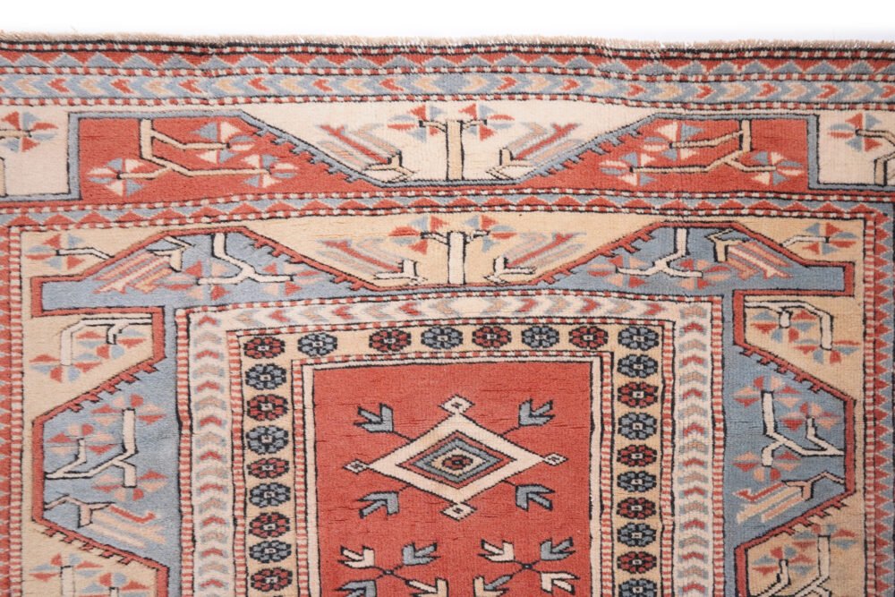 Traditional rug with detailed border design