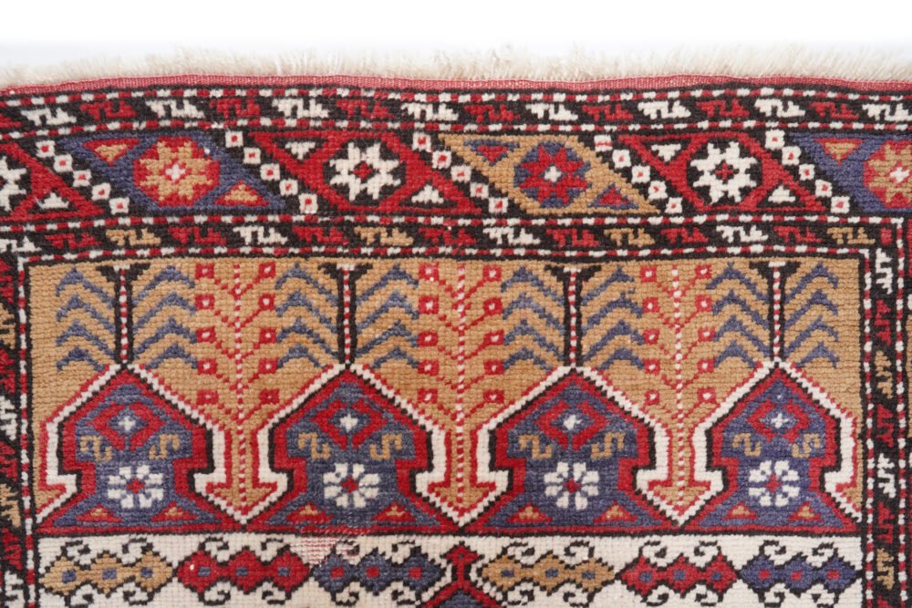Simple rug for everyday living