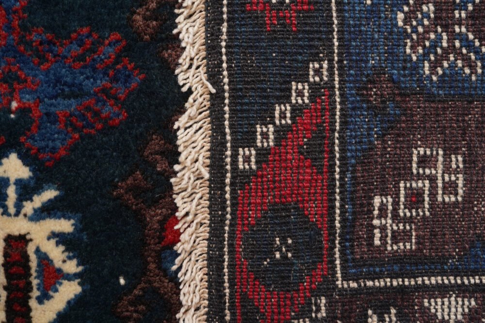 Stylish rug with minimal design