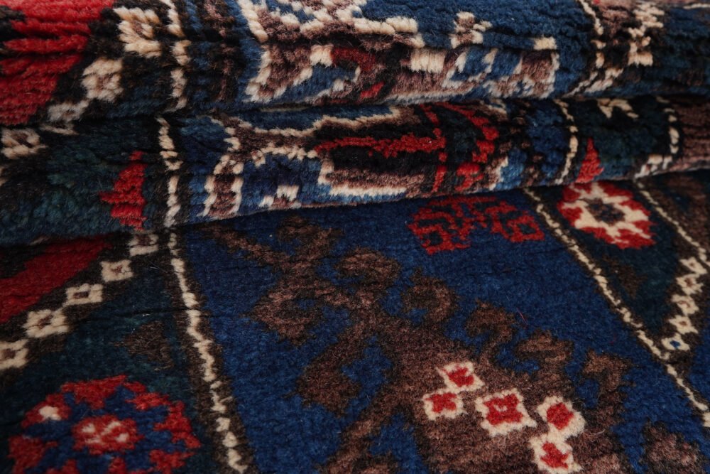 Stylish rug with minimal design