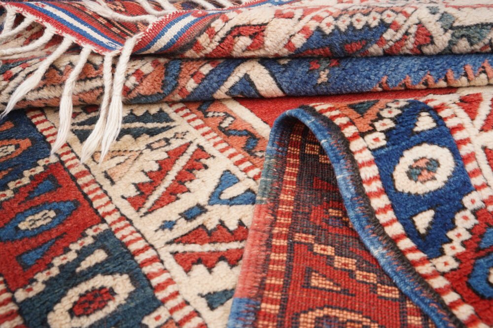 Stylish rug with minimal design