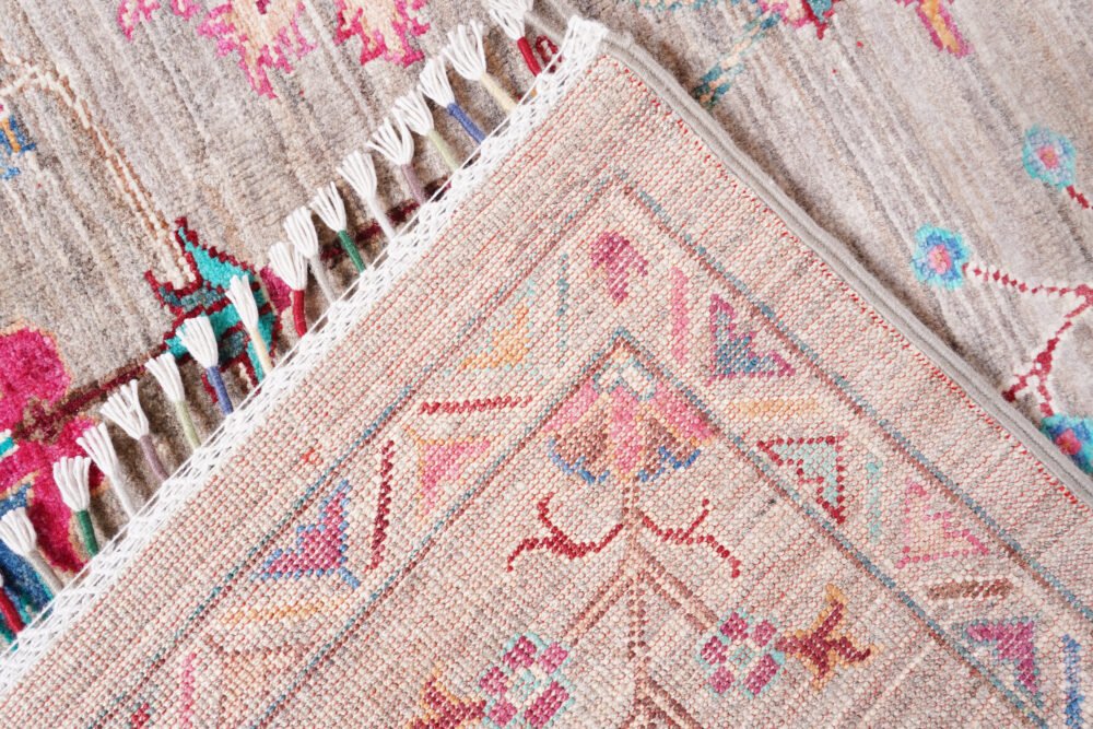 Patterned floor rug