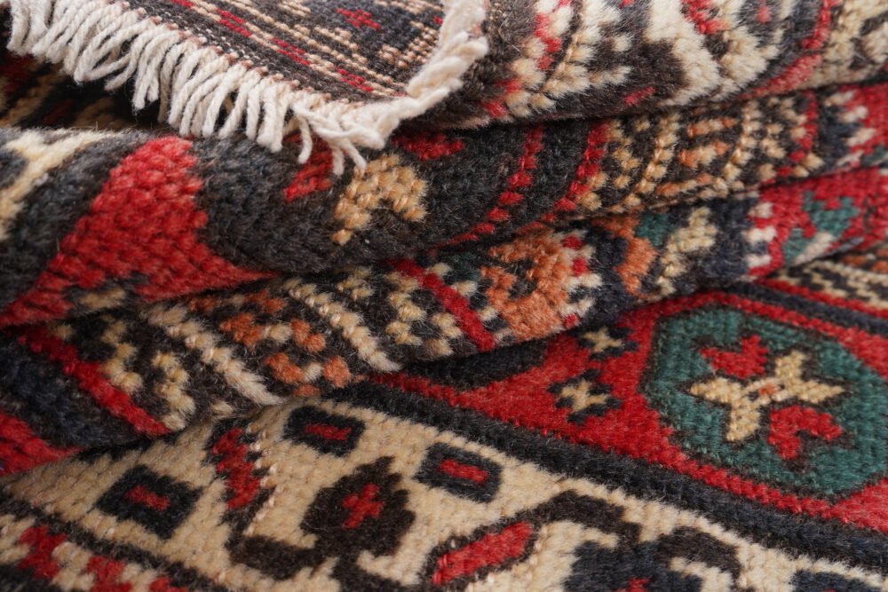 Round rug with woven texture