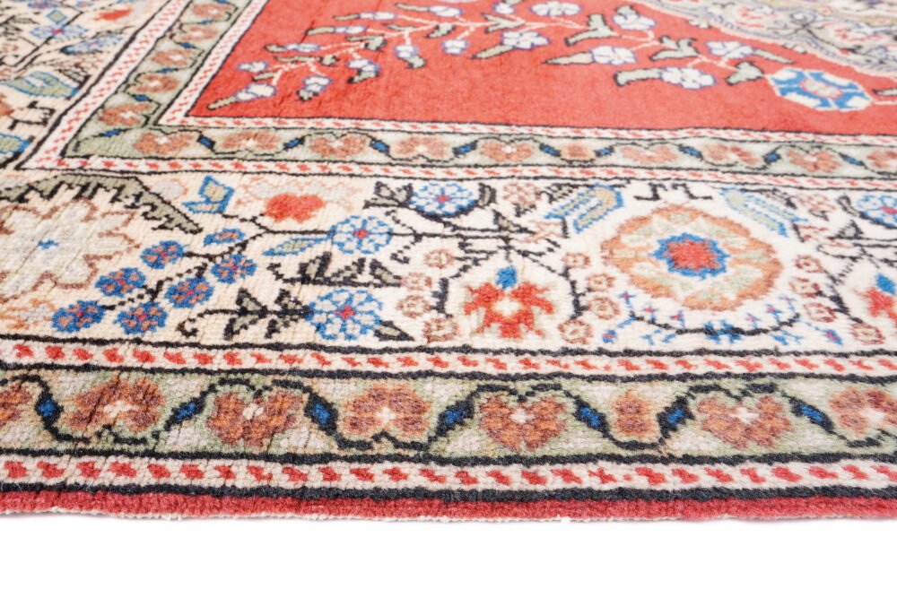 Neutral-toned rug for everyday use
