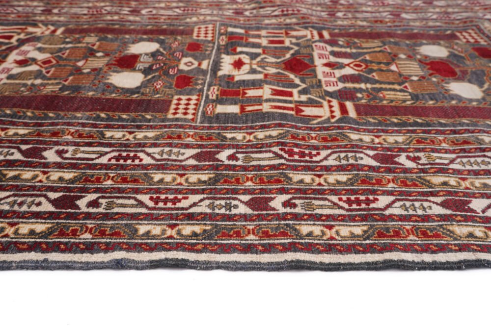Shiraz Oriental Rug