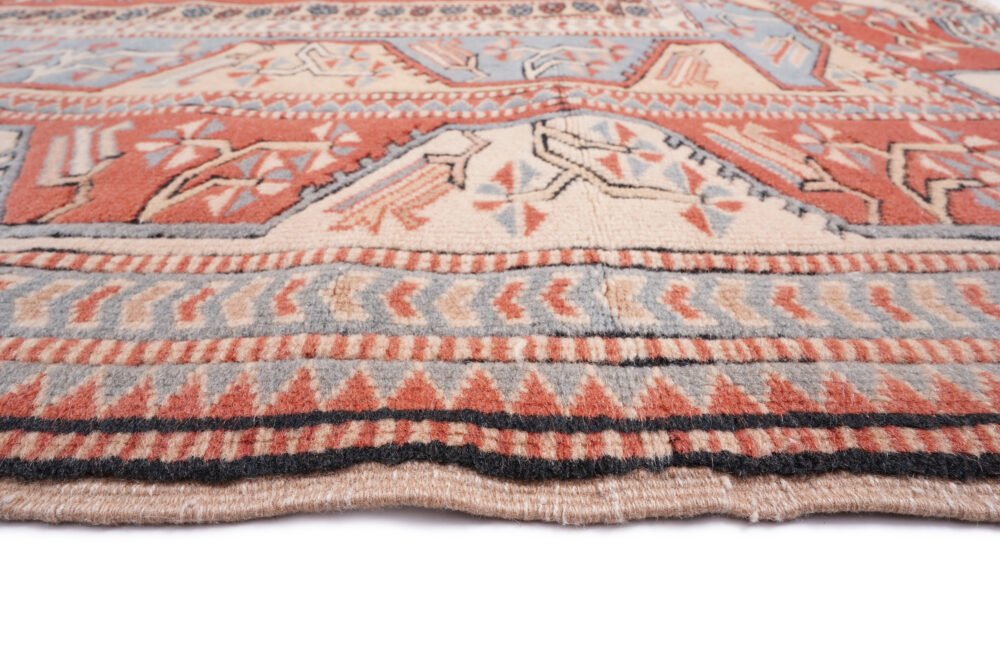 Contemporary rug with abstract pattern